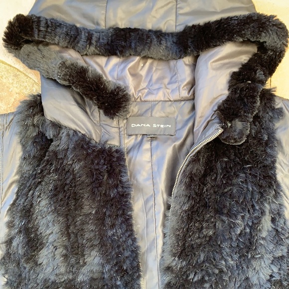Dana Stein Puffer Vest size Medium Rabbit Fur trim with Hood - Picture 5 of 7